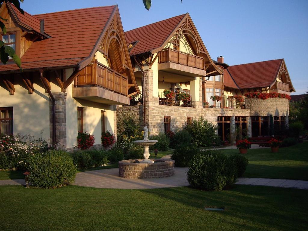 Palazzo Wellness Villa Eger Exterior photo