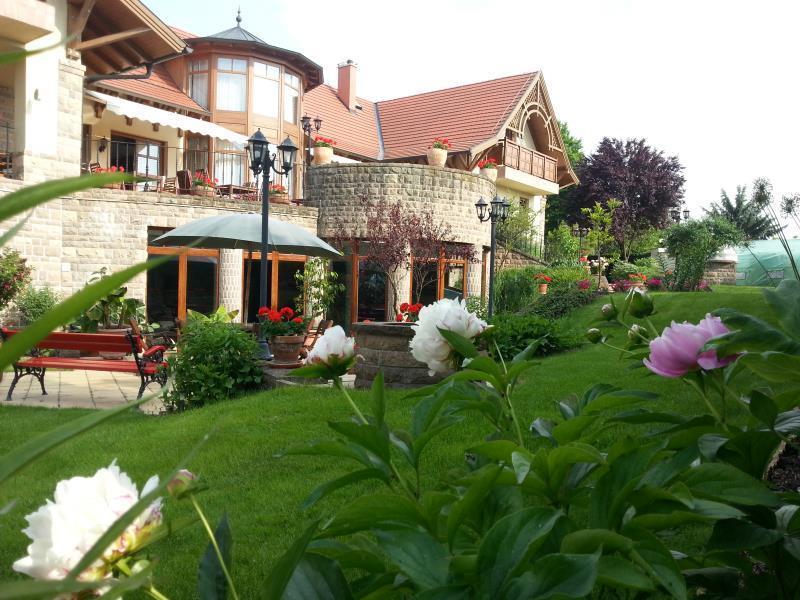 Palazzo Wellness Villa Eger Exterior photo
