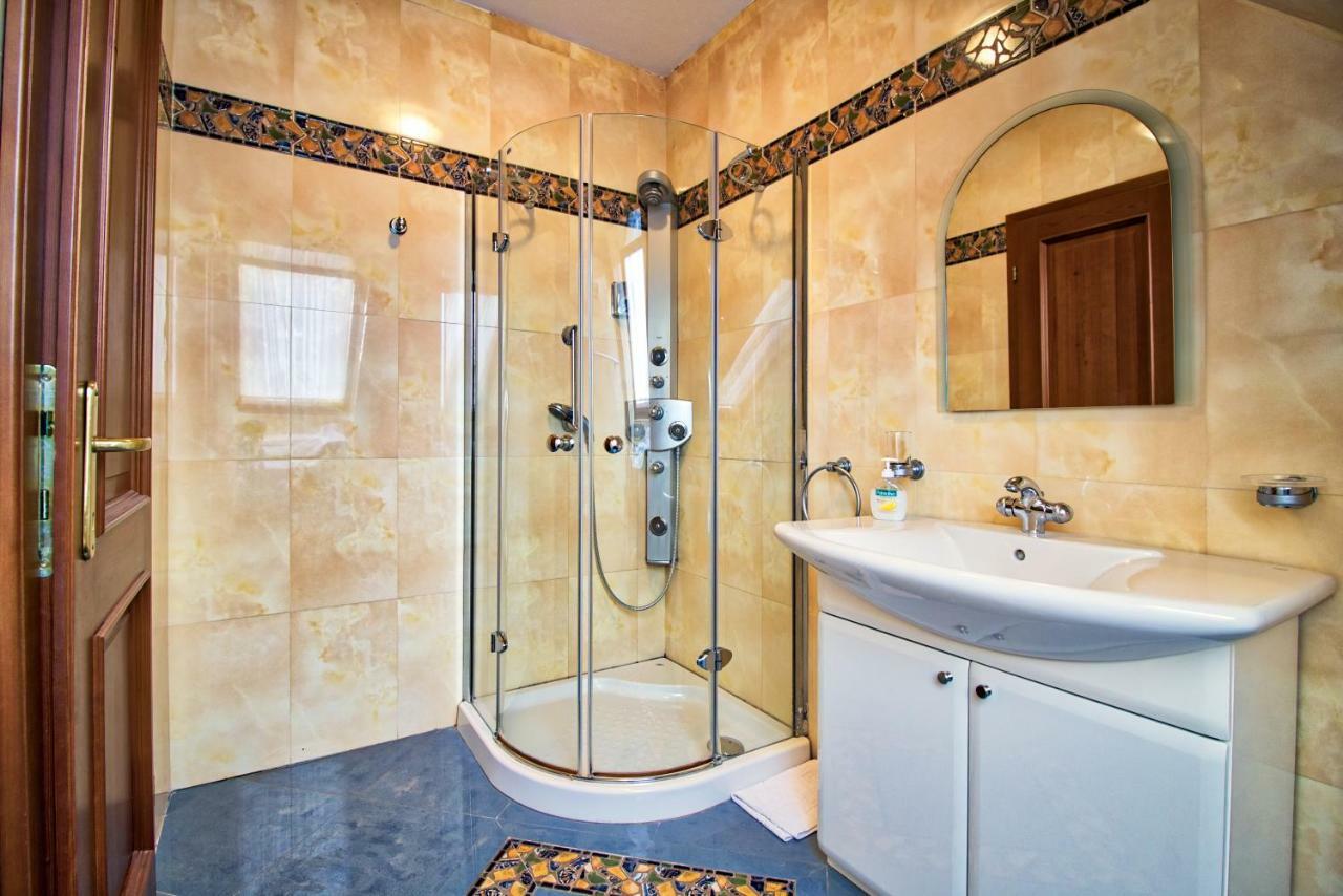 Palazzo Wellness Villa Eger Exterior photo